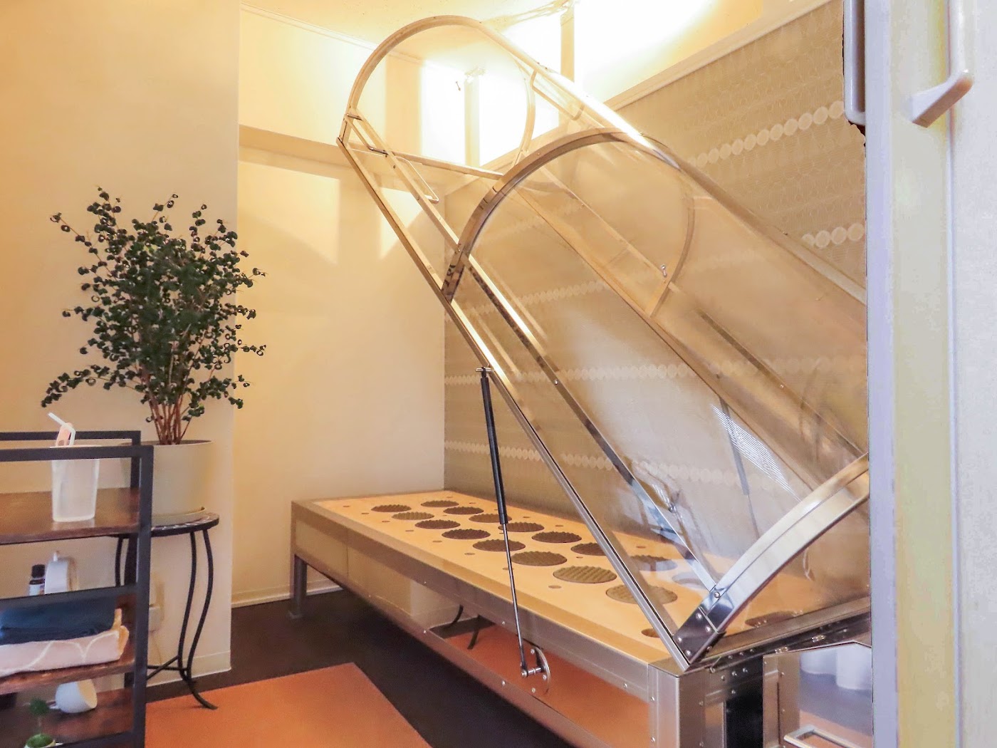 ホルミシスメディカルサロン - ラドン浴 - ㈱ホルミシスメディカル